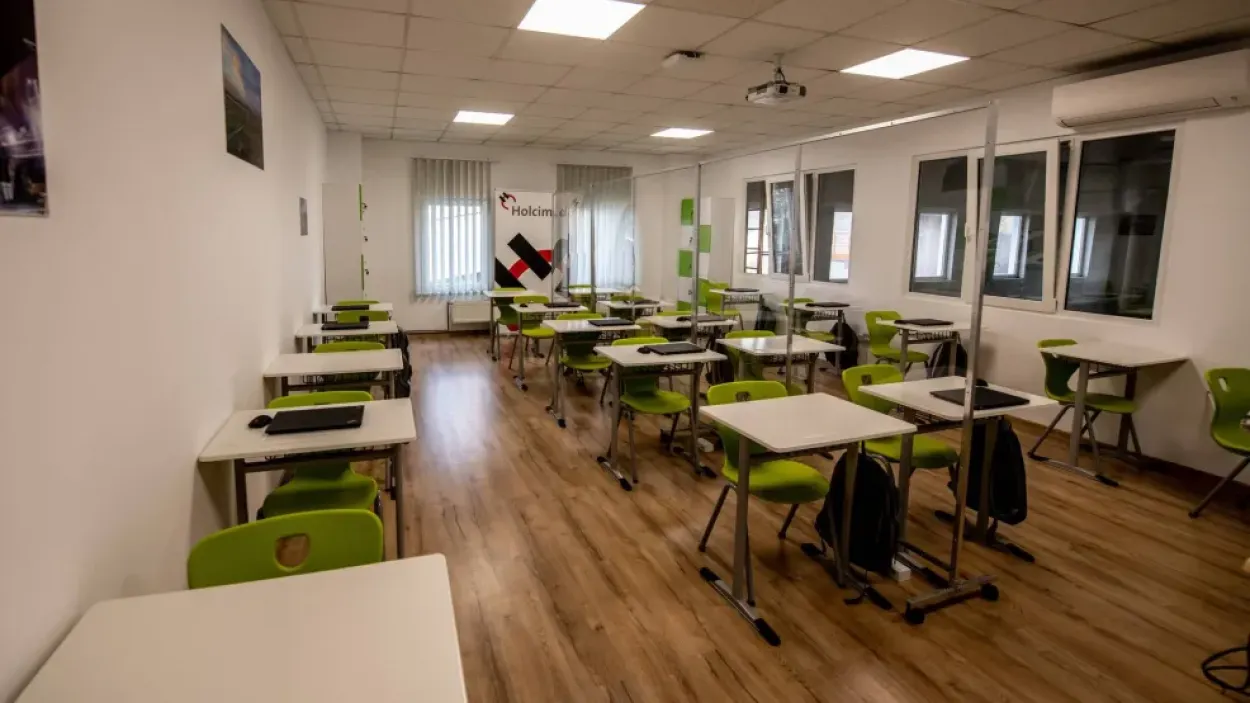 holcim_romania_technical_school_-_classroom.jpg.webp
