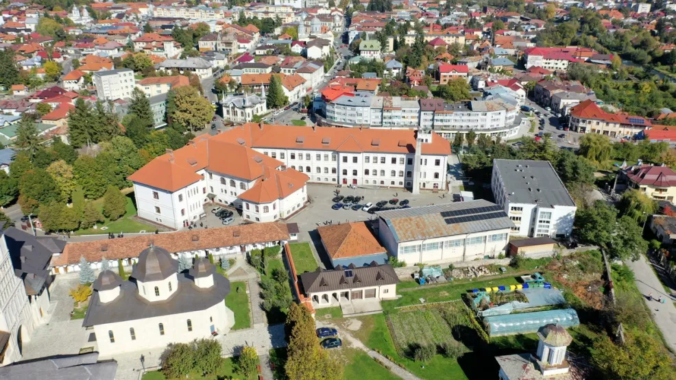 colegiul-national-dinicu-golescu_02.jpg